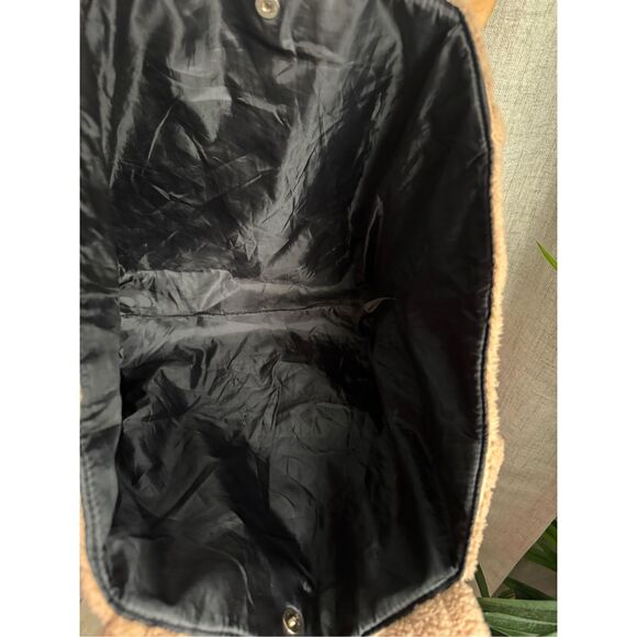 VICTORIA'S SECRET Large Beige Tan Teddy Sherpa Tote Bag Weekender - Picture 3 of 4